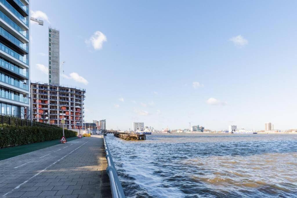 Luxury River Side Penthouse ลอนดอน ภายนอก รูปภาพ